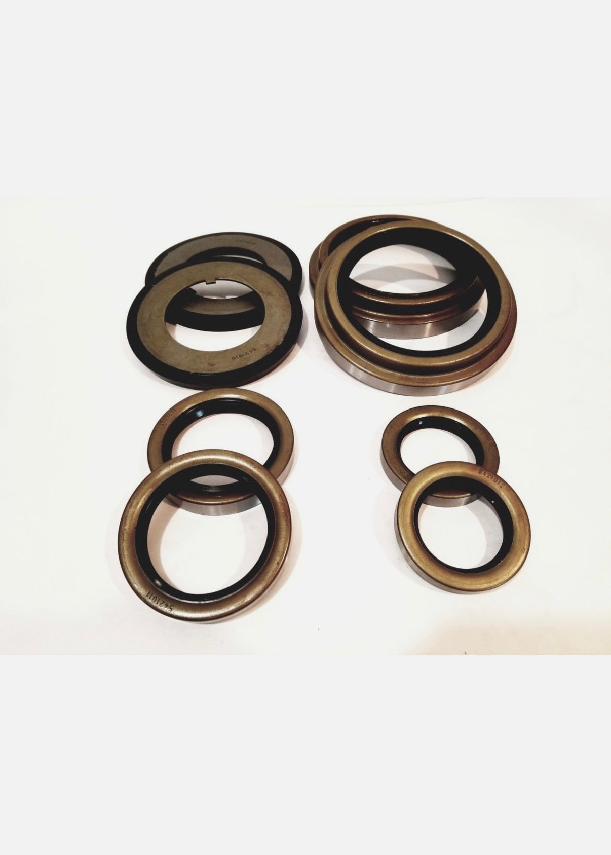 Rockwell 5 Ton Steer Axle Seal Kit with 2 Outer Hub Seals